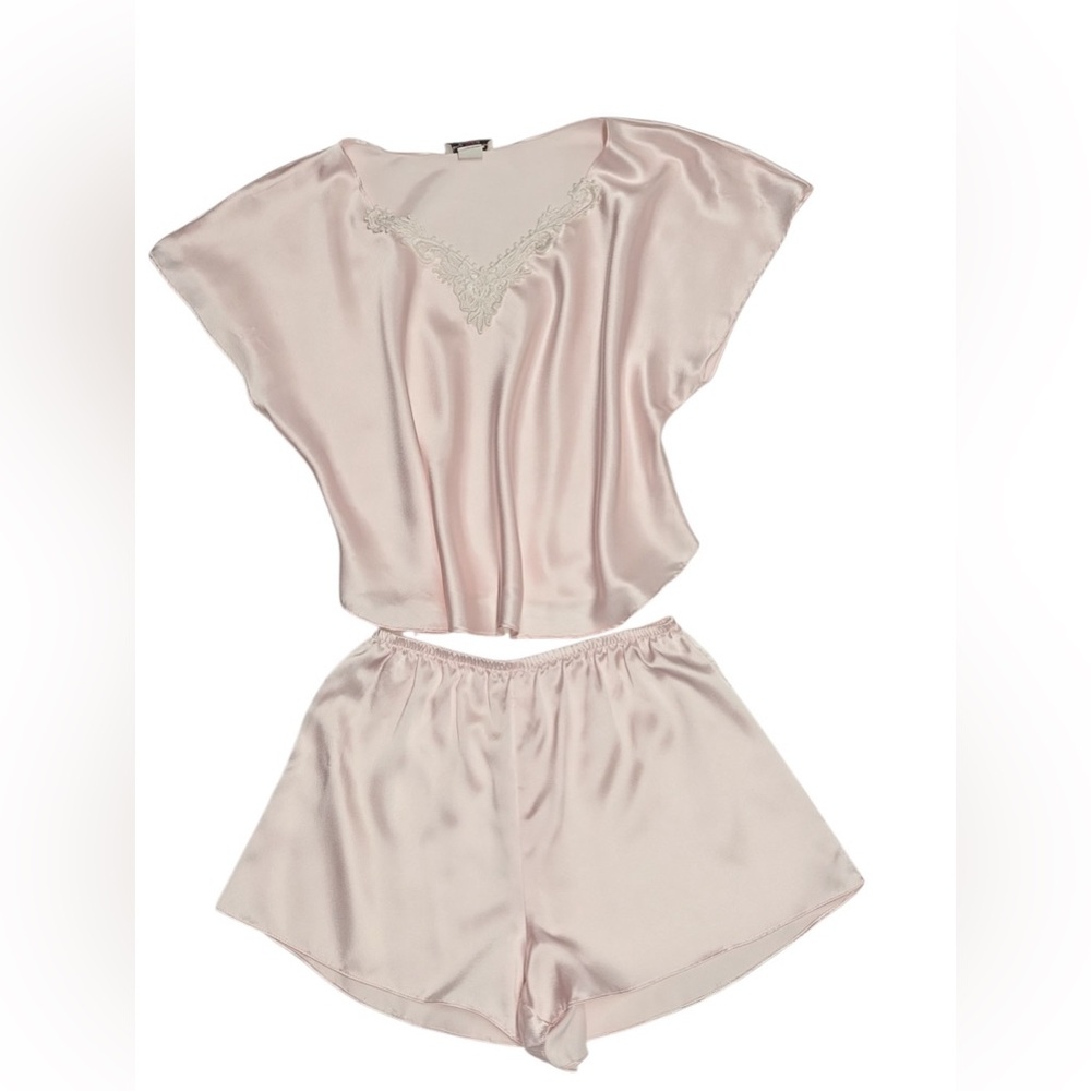 Women’s Cottage Core Elegant‎ Pink Satin Sleepwear Set Size  Small ?